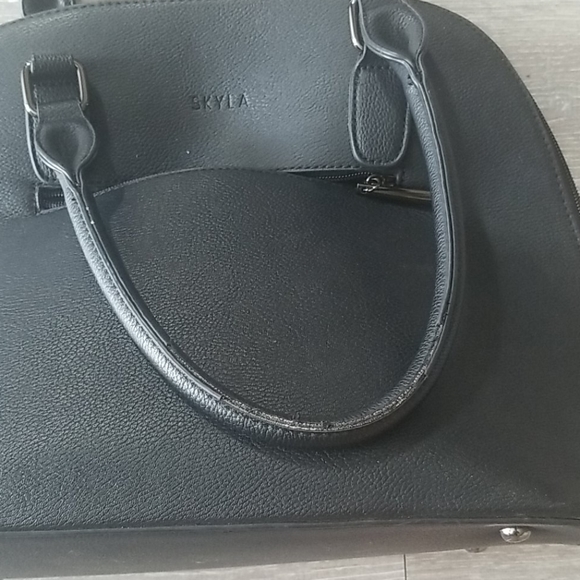 Used Skyla Purse - Picture 2 of 4